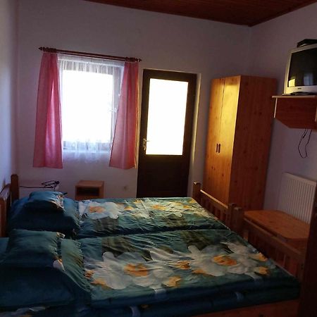Zsuzsa Apartman Apartman Poroszló Kültér fotó